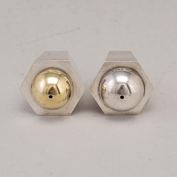 WIWEN NILSSON, Salt och pepparströare, silver och förgyllt silver, Lund 1939-40.