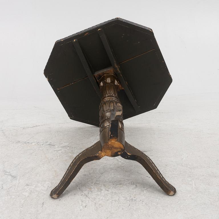 Table on a pillar base, 19th century.