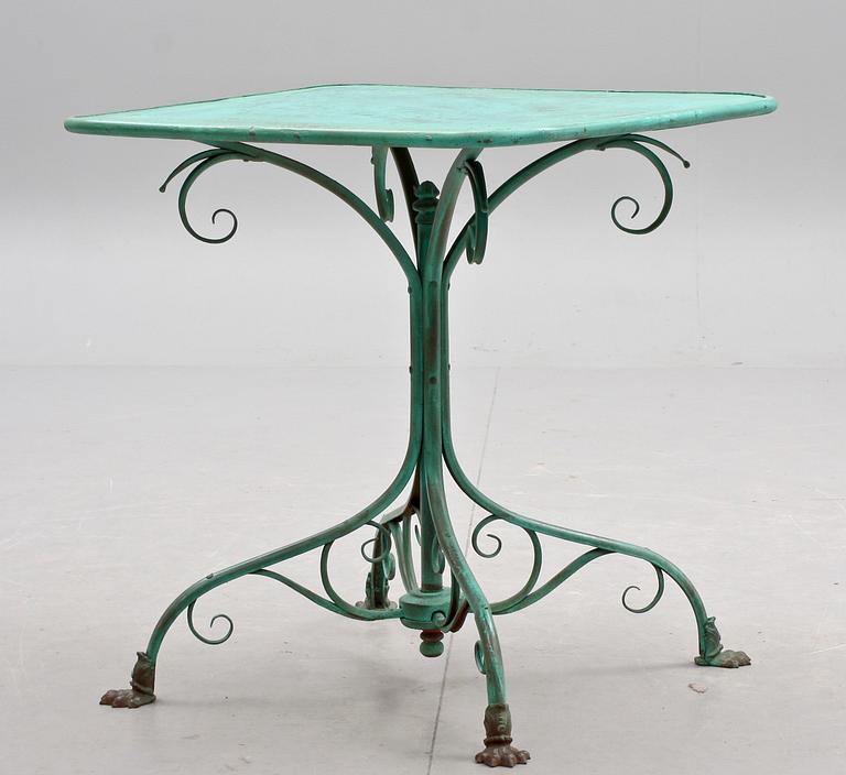 TRÄDGÅRDSBORD, järn. 1900-talets slut.