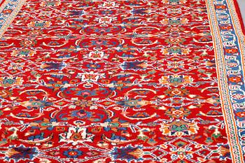 A Moud/Birjand rug, 298 x 120 cm.