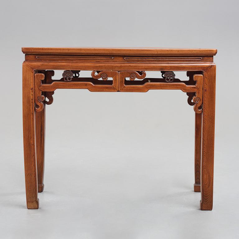 Altarbord, hardwood. Qingdynastin (1664-1912).
