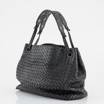 Bottega Veneta, a 'Medium Garda' bag.