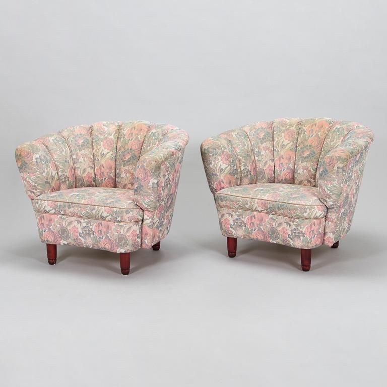 A pair of late 20th century armchairs.