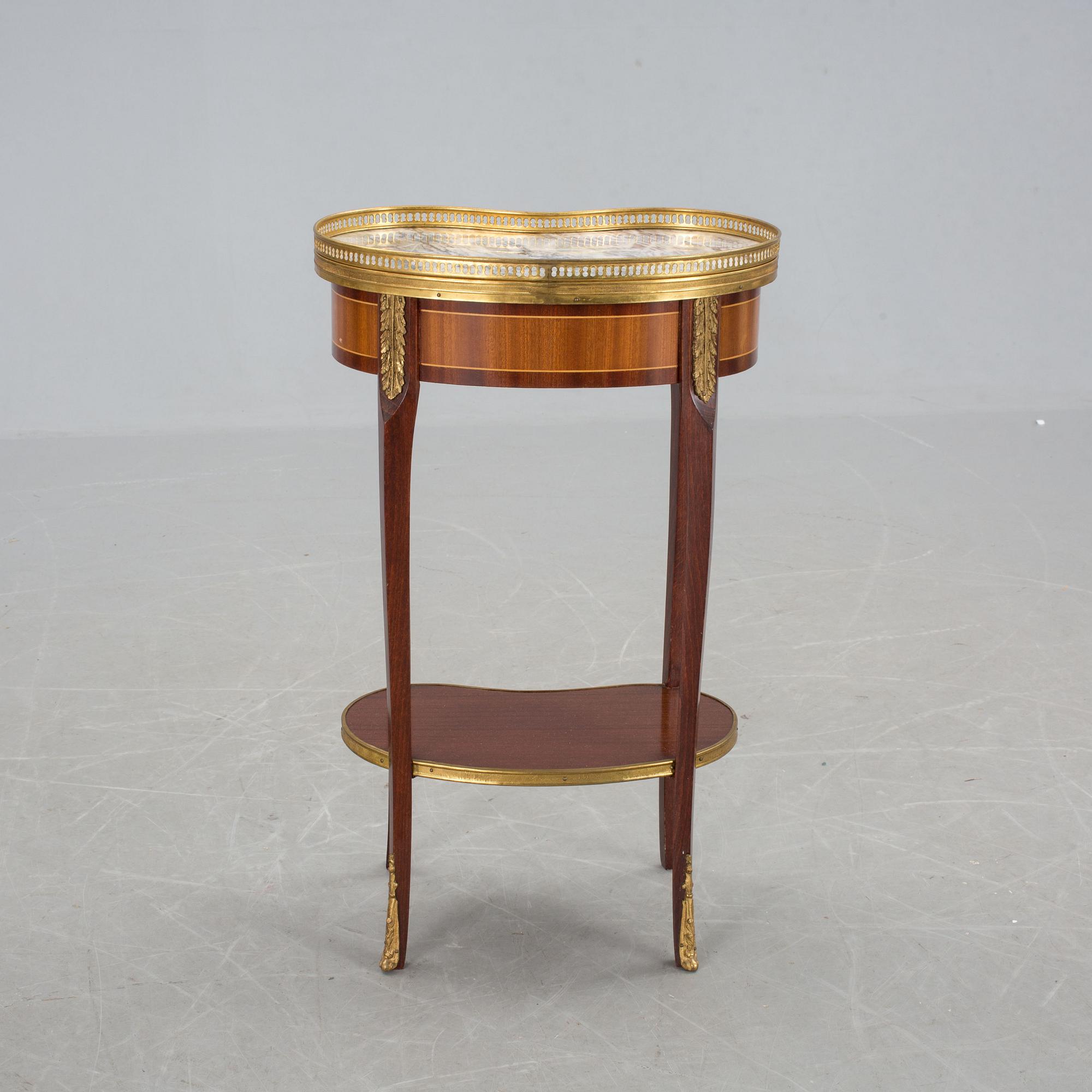 BORD, Louis XVI-stil, 1900-tal.