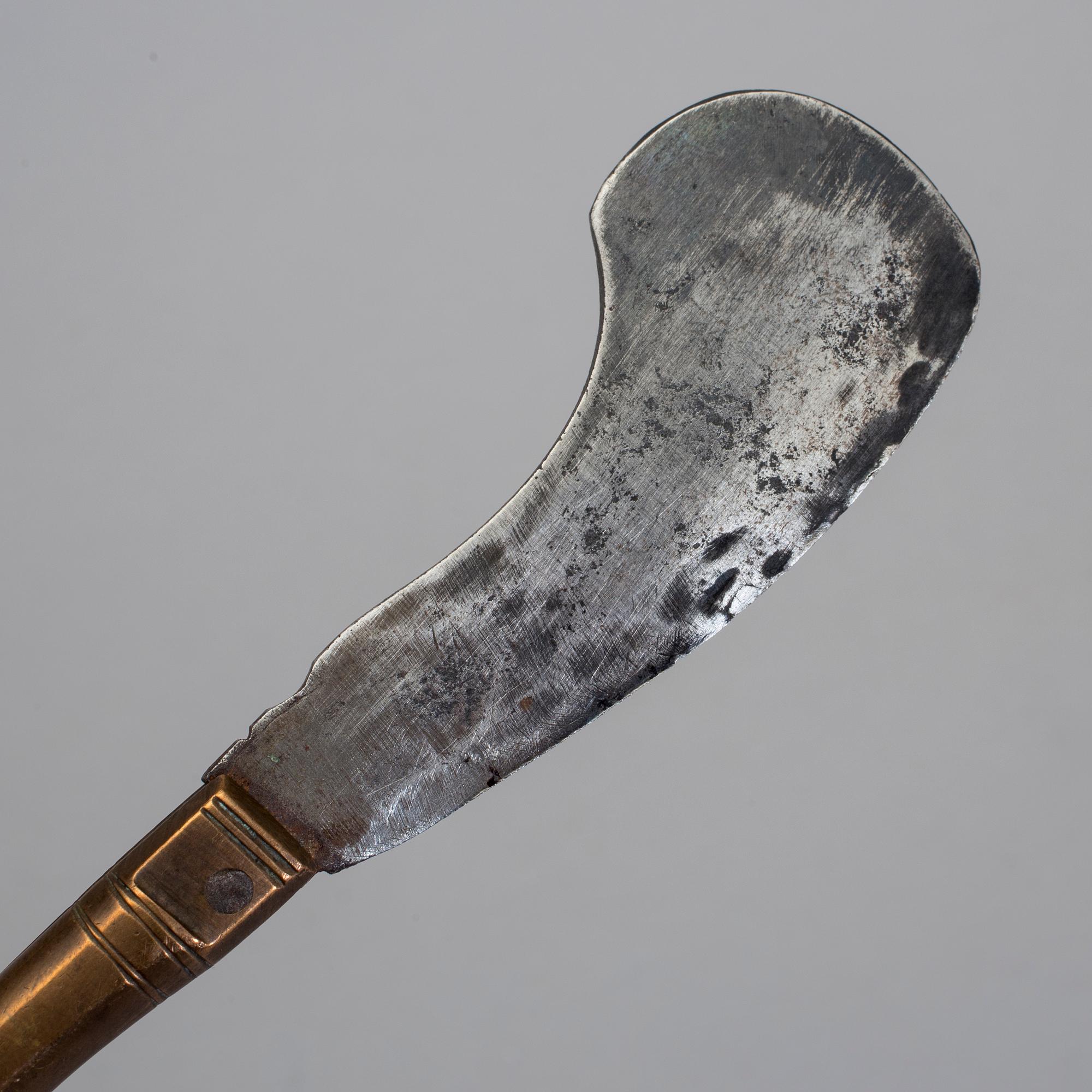 GÄSTABUDSKNIV, mässing, järn, 1700/1800-tal.