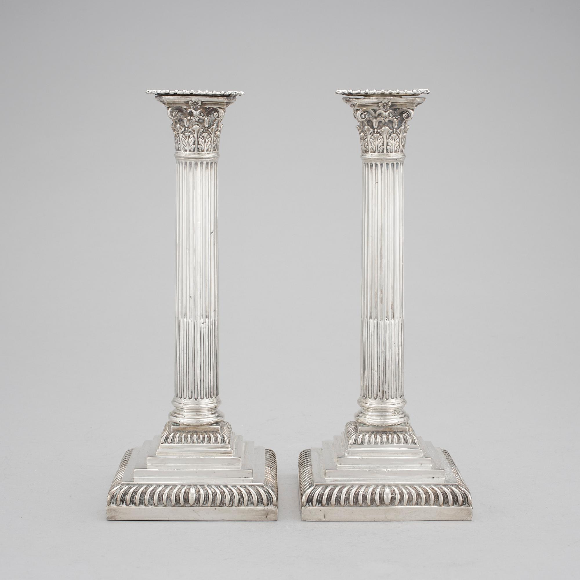 LJUSSTAKAR, ett par, silver, London, England, 1897.