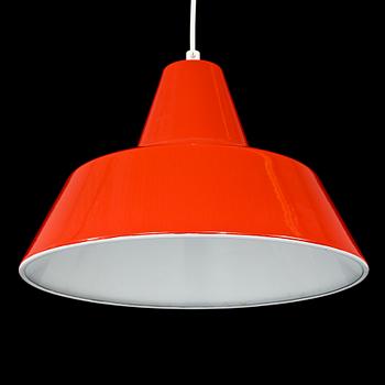 TAKLAMPA, "Emaljpendeln", Arne Jacobsen, Louis Poulsen, 1900-talets andra hälft. H 23.