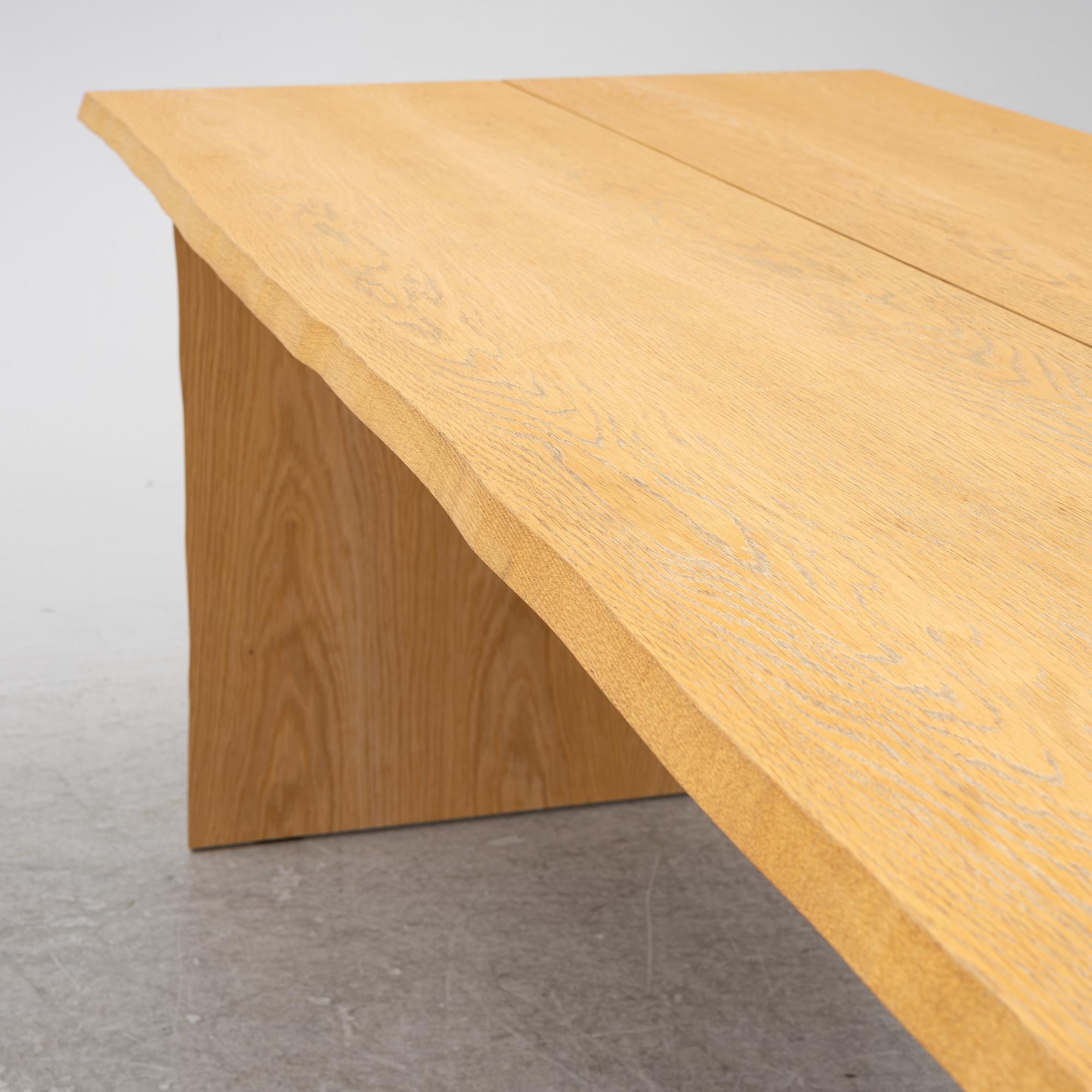 Philippe Malouin, a 'Bookmatch table'. Hem, 2021.