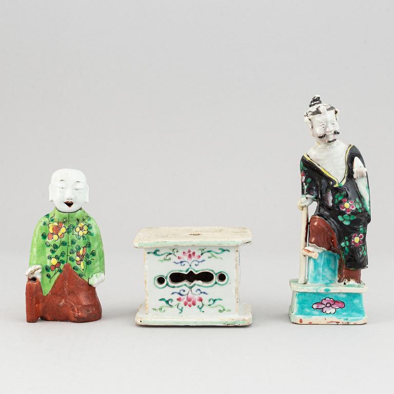 Two famille rose figurines and base, Qing dynasty, 19th Century.