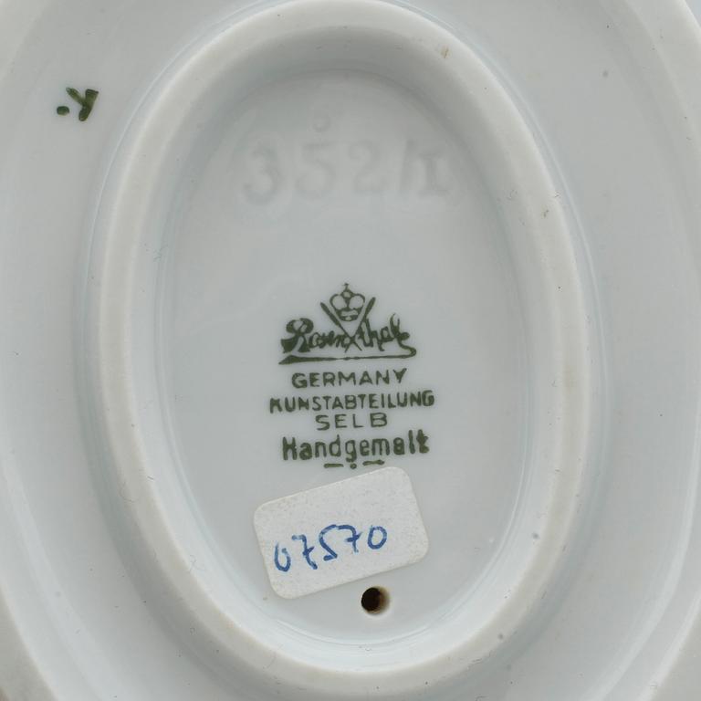 FIGURINER, 2 st, porslin, Royal Copenhagen resp Rosenthal, 1900-talets andra hälft.