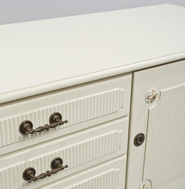 SIDEBOARD, gustaviansk stil, 1900-talets andra hälft.