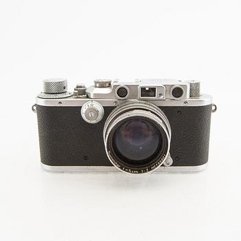 Kameror 2 st samt tillbehör Leica.