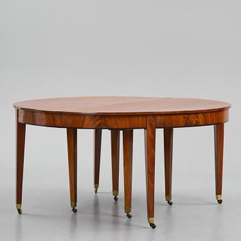 A George III mahogany D-end dining table, circa 1800.