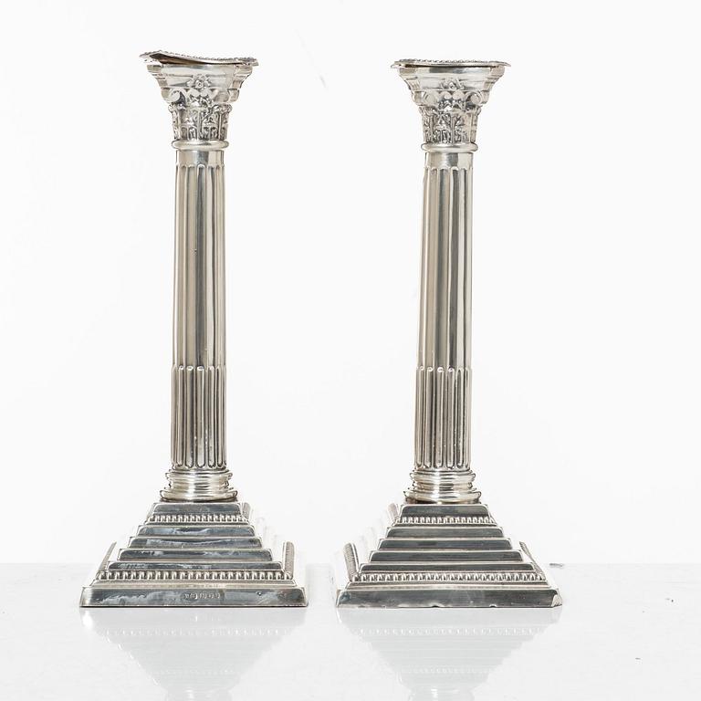 Ljusstakar, ett par, silver, London, England 1971.