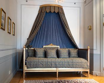 A gustavian style bed.