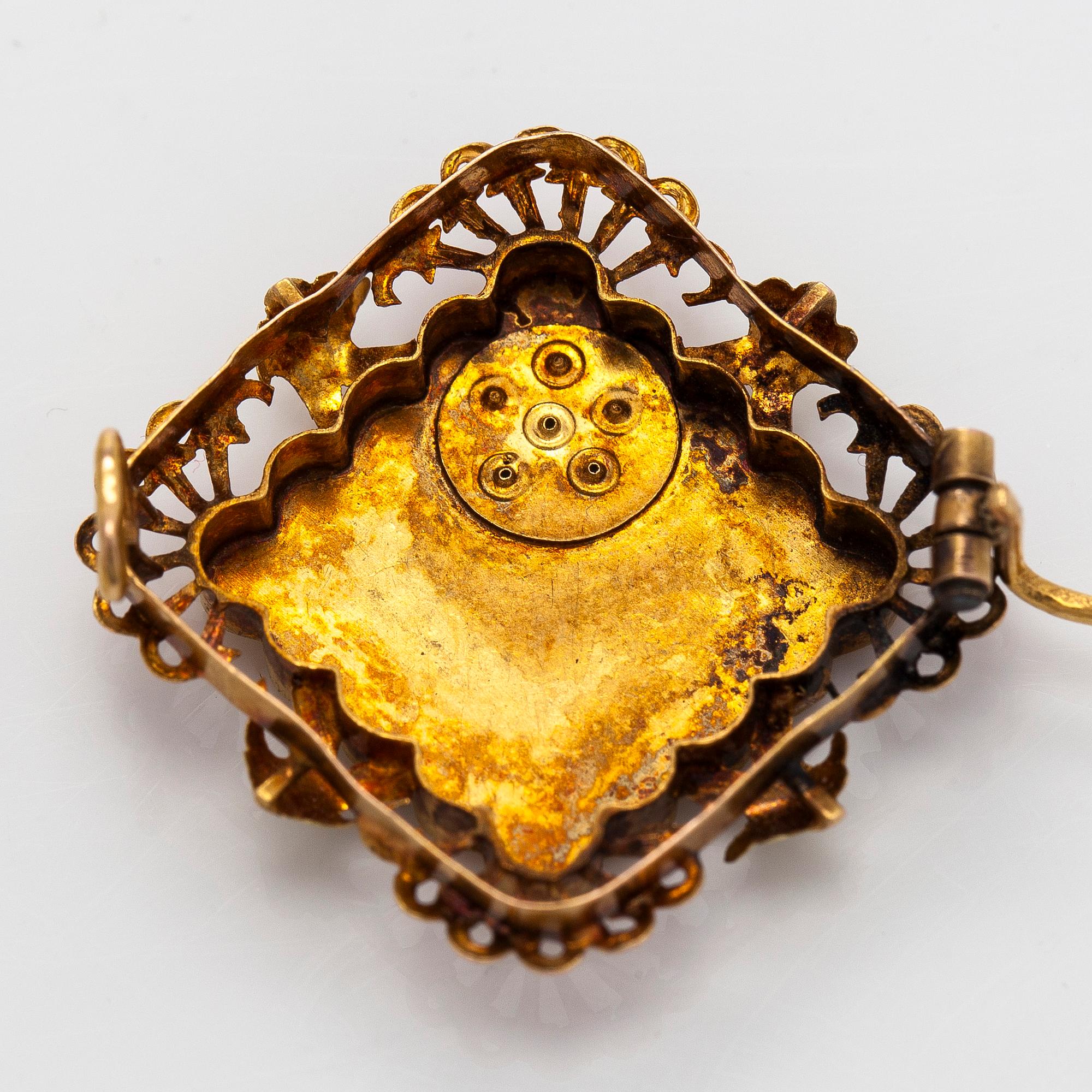 Brosch, 21K guld och pärlor, Frankrike omkring 1900.