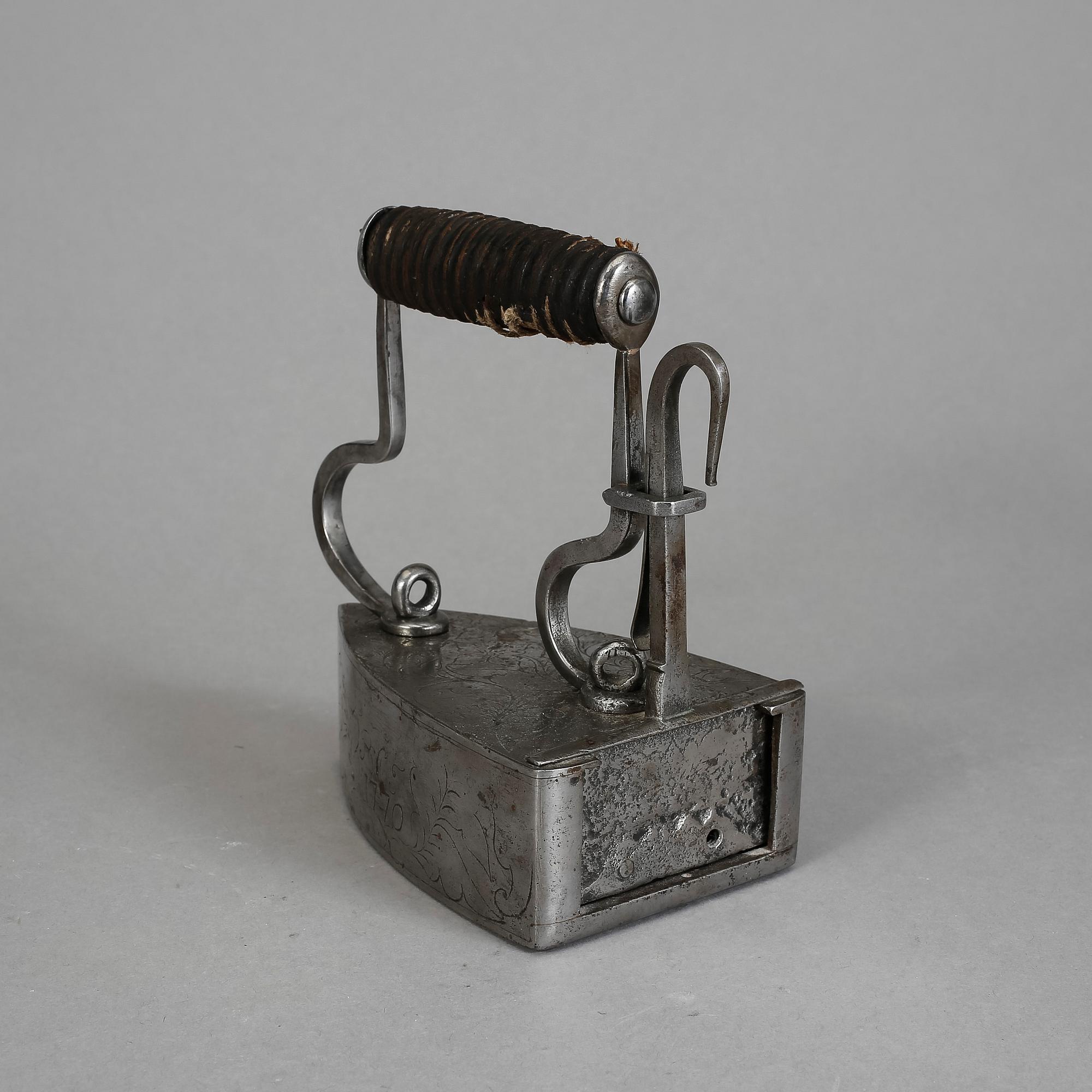 LODSTRYKJÄRN, stål, daterat 1770.