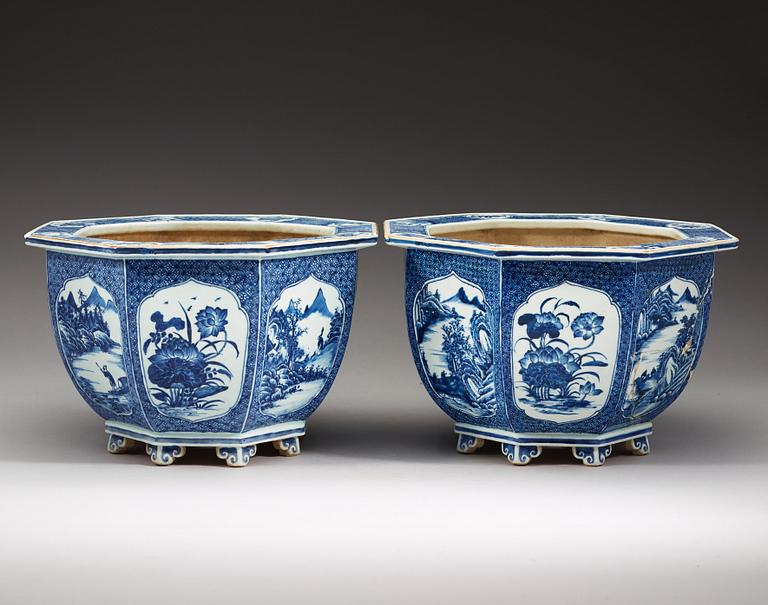 A pair of blue and white flower pots, Qing dynasty, 18th Century.