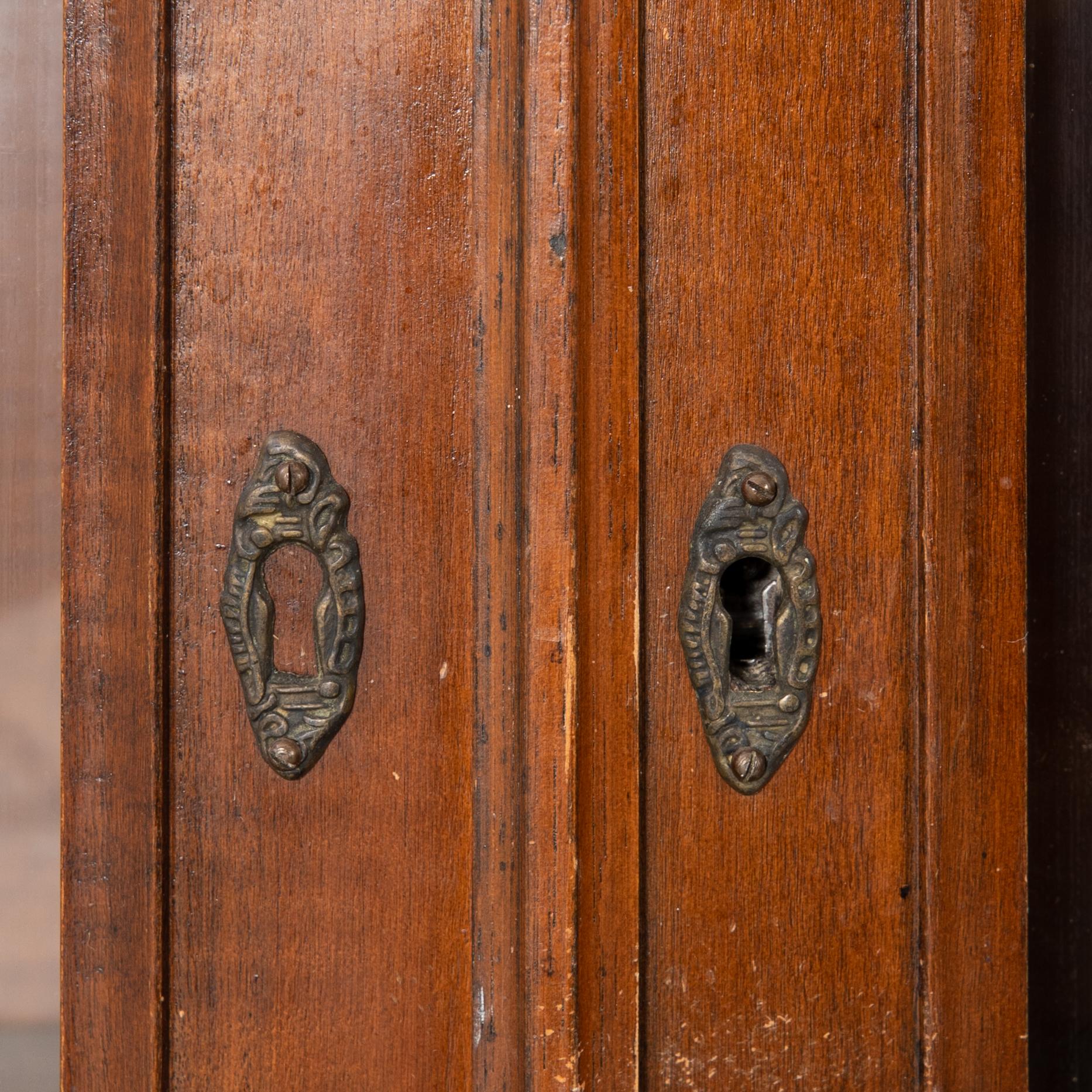 Vitrinskåp, 1900-tal.