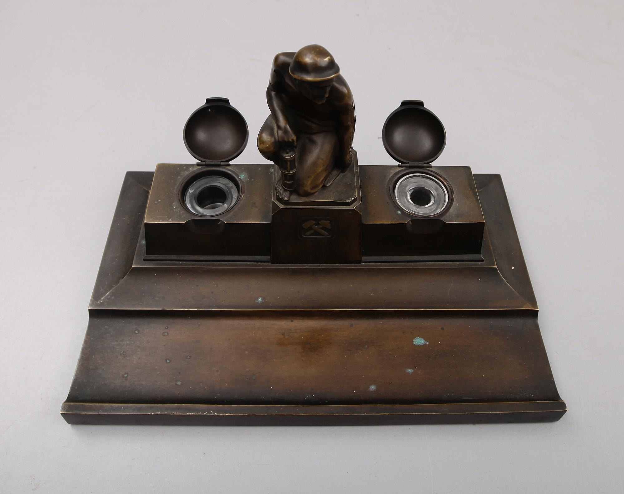 SKRIVSTÄLL, brons, signerad R, 1930-tal.