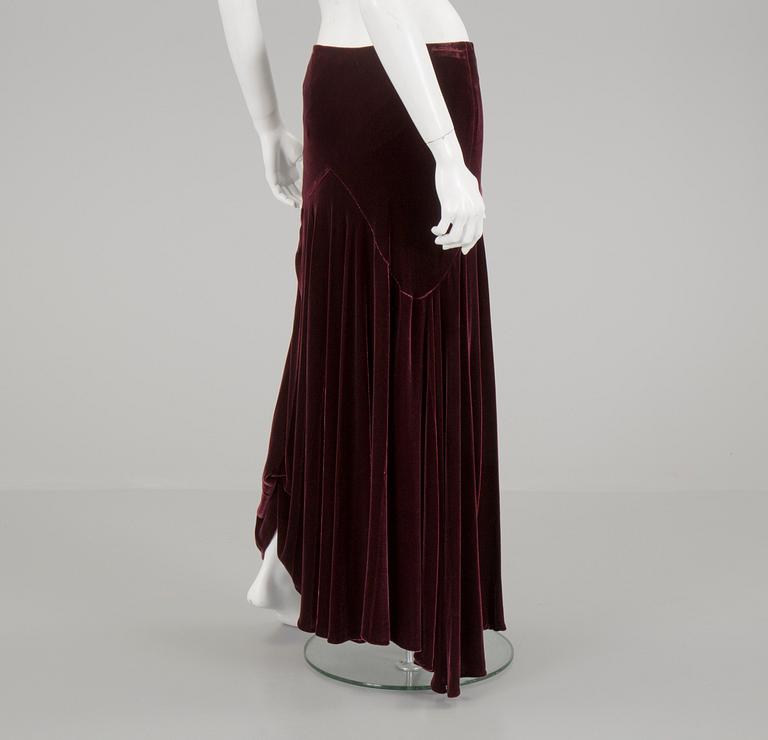 A skirt by Ralph Lauren , in size 4(USA).