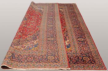 A CARPET, Kashan, ca 402 x 300 cm.
