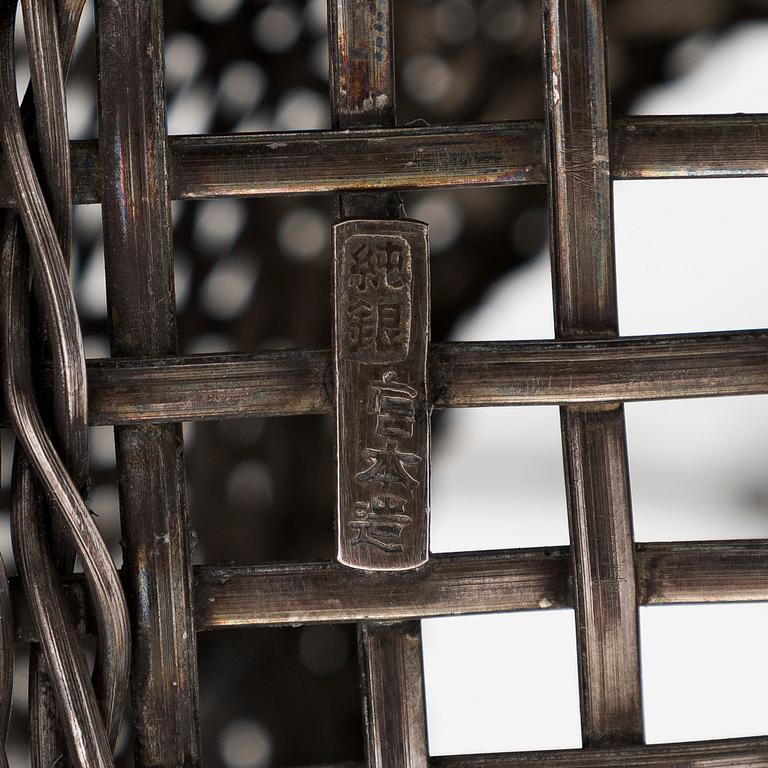 Ikebana-korg, silver med jungin-stämpel, Meiji (1868-1912), Japan.