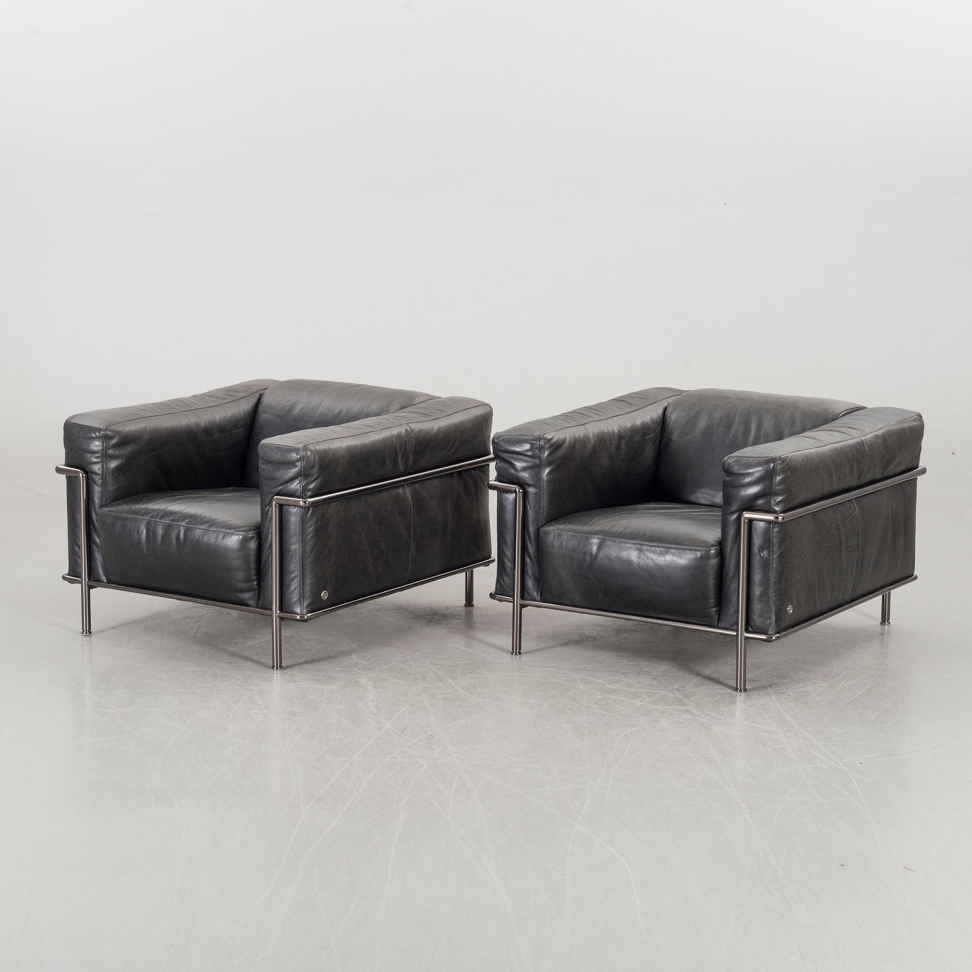 A PAIR OF NATUZZI LEATHER ARMCHAIRS, end of 20th century.