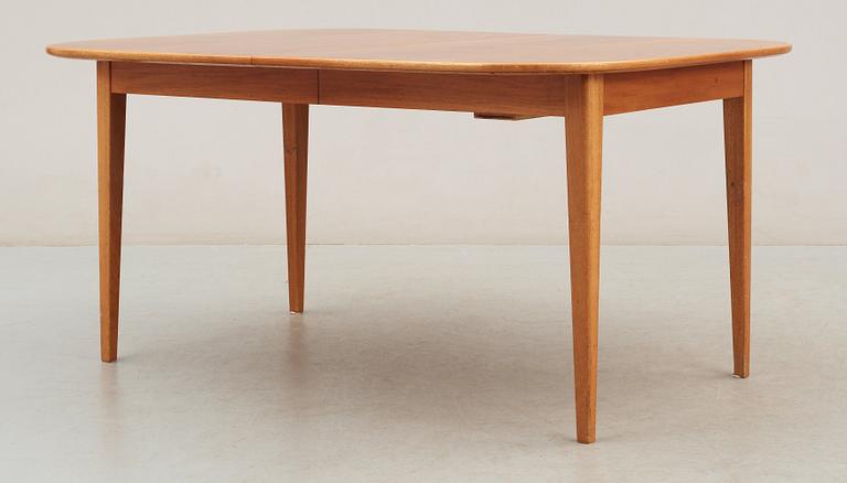 A Josef Frank mahogany dining table, Svenskt Tenn, model 947.