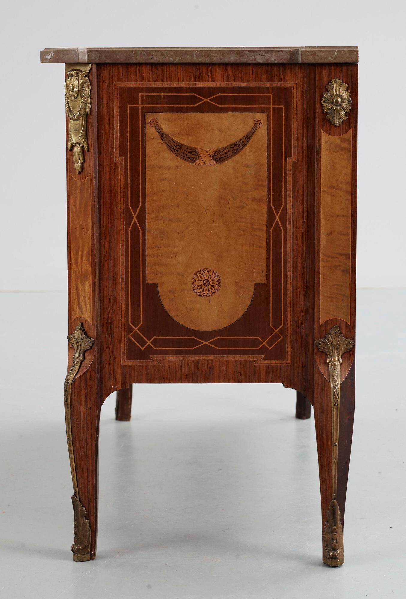 BYRÅ, gustaviansk stil, 1900-talets första hälft.