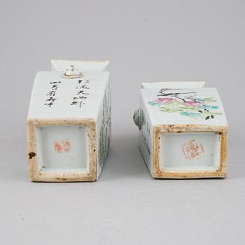 Two Qing dynasti vases, turn of the century.