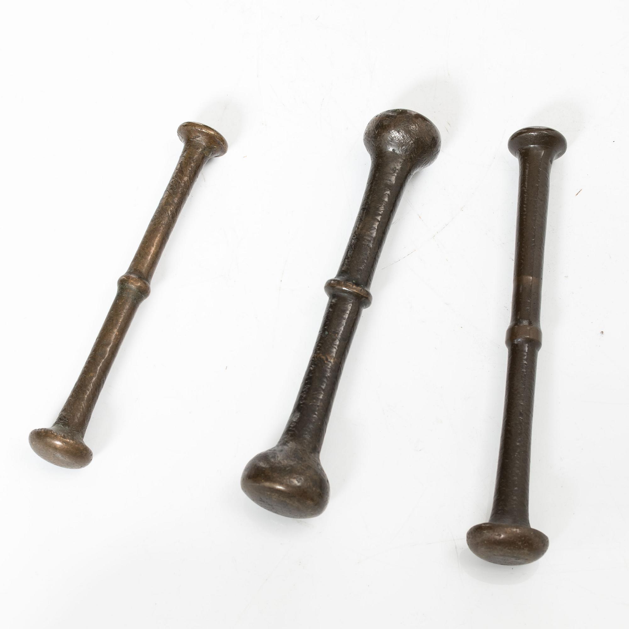 A set of three brass mortars with pestles, later part 18th century / early 19th century.