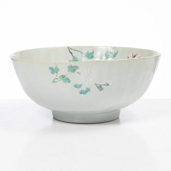 Skål samt tallrikar, ett par, porslin, Kina, Yongcheng (1723-35).