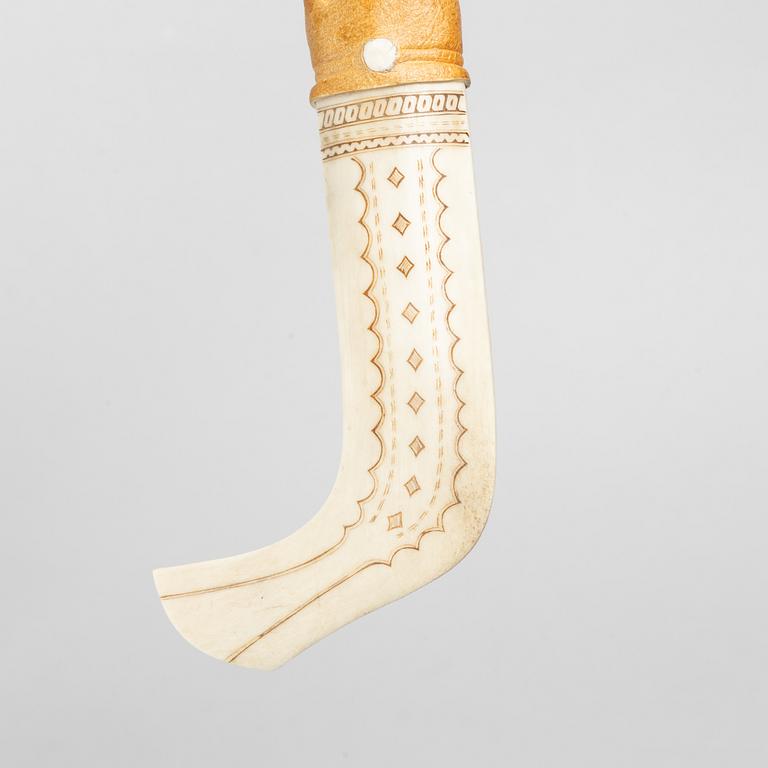 Lars Sunna, a reindeer horn knife, signed.