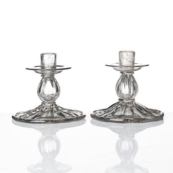Ljusstakar, ett par, glas. Möjligen Kosta, 1800-tal.