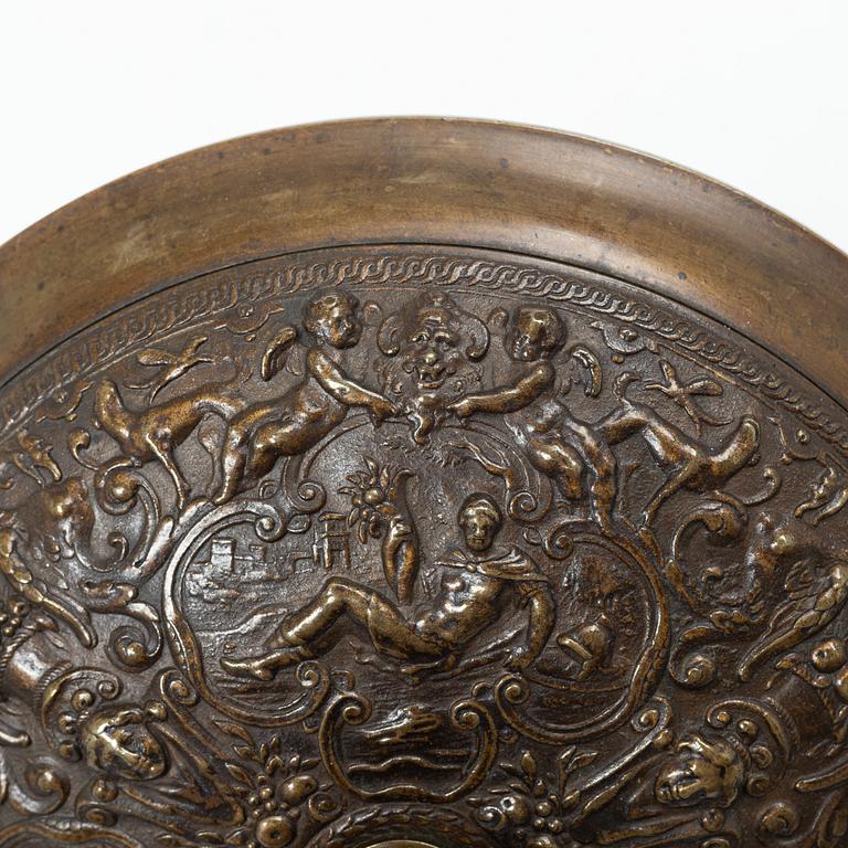 Tazza, bronze, circa 1900.