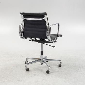 Charles & Ray Eames, an 'EA 117' desk chair, Vitra.