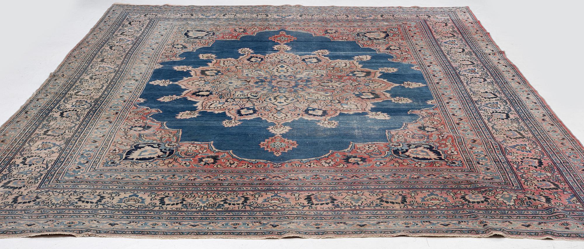 Matta, ca 440 x 335 cm.