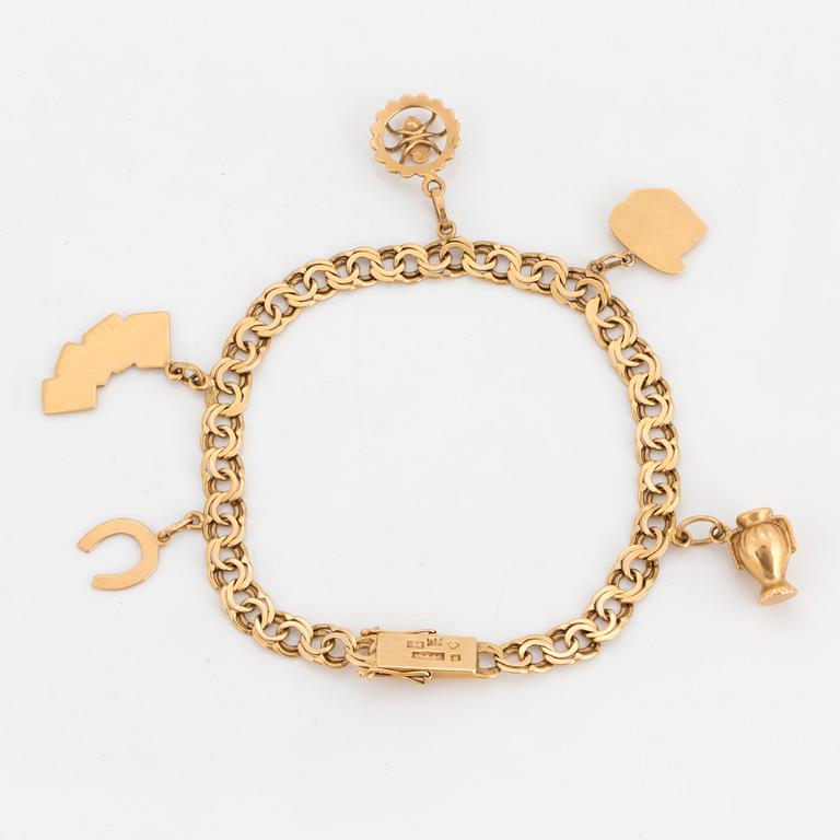 An 18K gold charm bracelet.