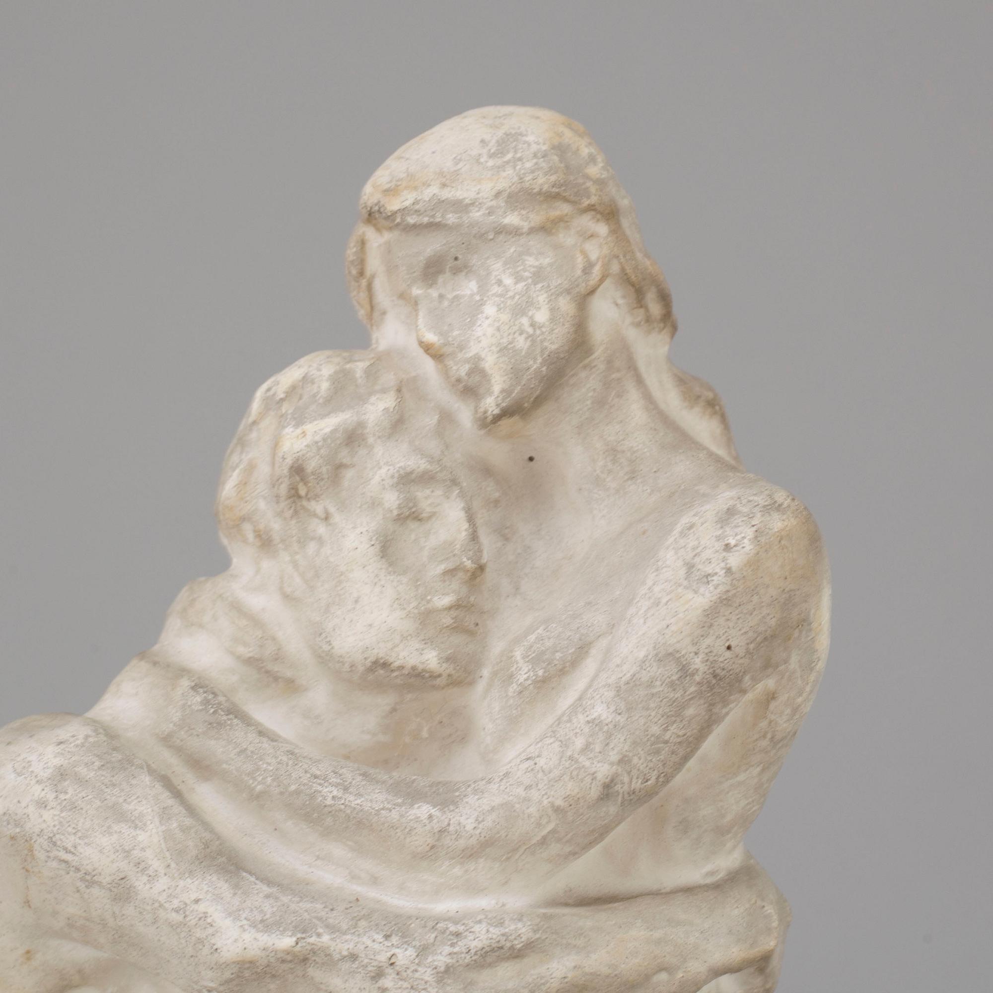 JOHN BÖRJESON, skulptur, gips, "Tröst". Signerad J. Börgeson.