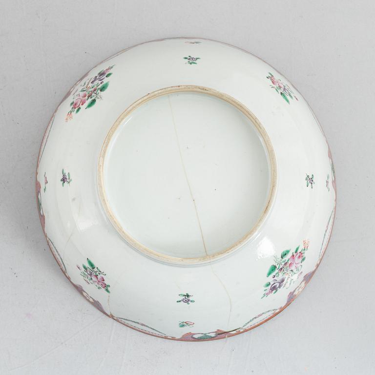 Två bålskålar, porslin, Kina, Qingdynastin, 1700-tal.