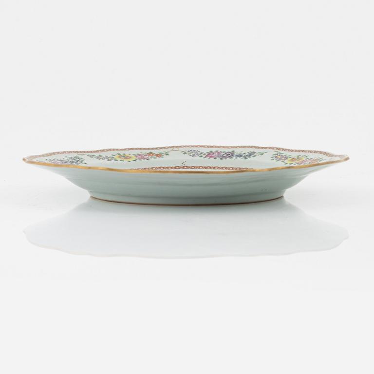 A punch bowl and plate, porcelain, China, Qing Dynasty, Qianlong (1736-95).