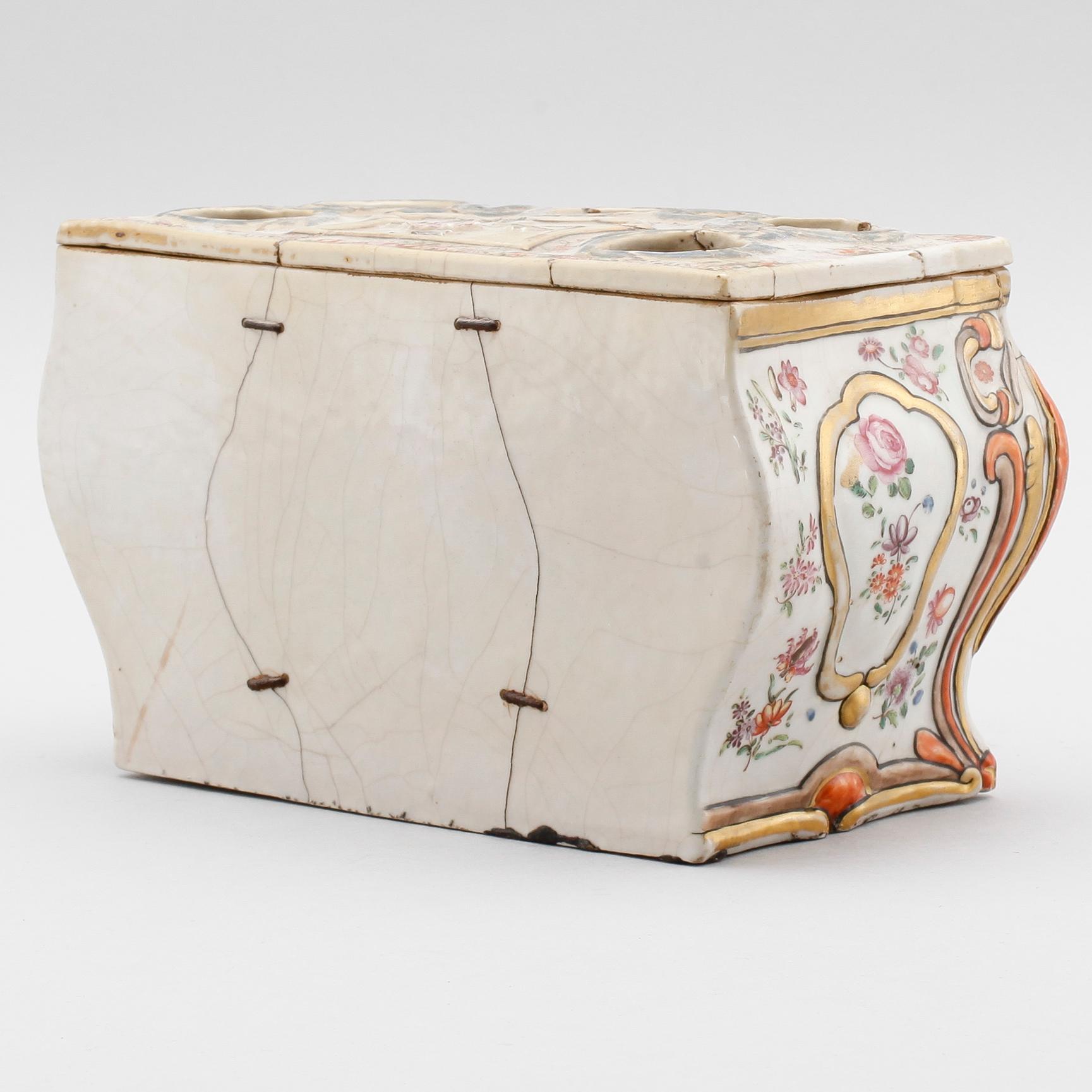 TULPANVAS, porslin, Kina, Qianlong 1736-1795.