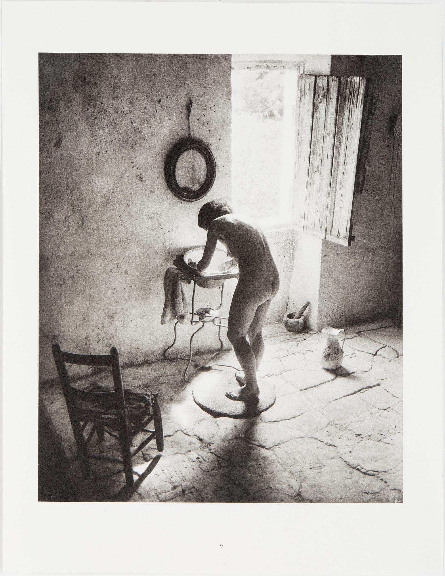 WILLY RONIS, Limited Edition Portfolio with 12 Collotype Plates, signed and numbered 238/290 on the colophon.