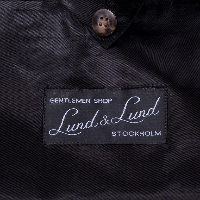 EDUARD DRESSLER, kostym bestående av kavaj samt byxa. Storlek 52.