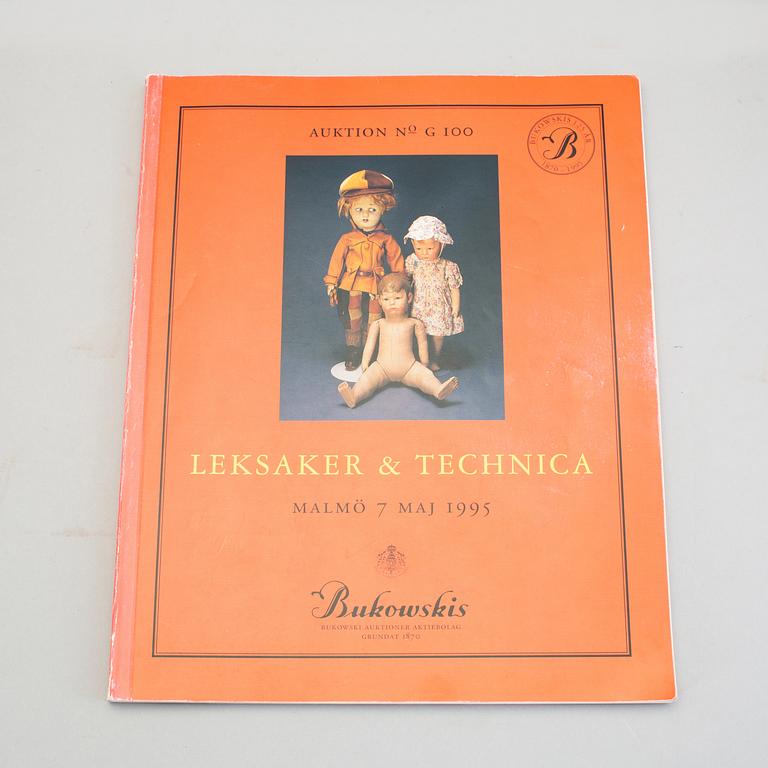 A large lot of ca 200 toy auction catalogs.