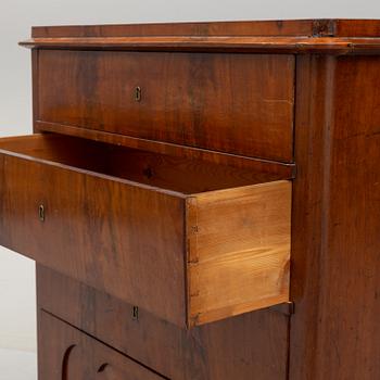 A CHEST OF DRAWERS, second half of the 19th century.