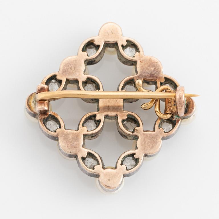 Pearl and rose cut diamond brooch.