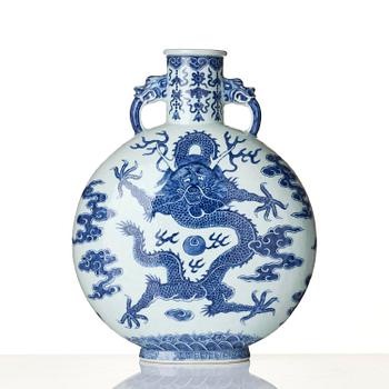 A blue and white 'dragon' moon flask, bianhu, Qing dynasty, 19th century.