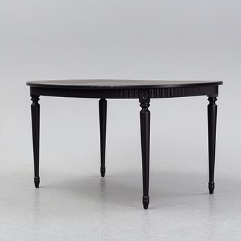 A painted Gustavian style dining table, second half of the 20th Century.